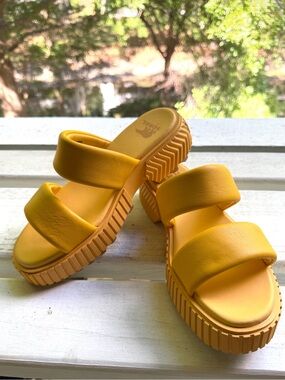 SOREL Dayspring Yellow Platform Slide Chunky Sandals Size 6 US / 37 EUR NWOB